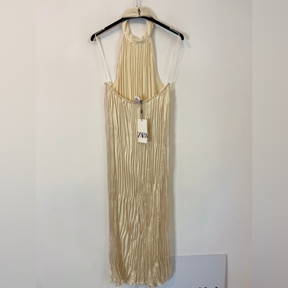 Elegant Cream Halter Maxi Dress - Picture 3 of 3